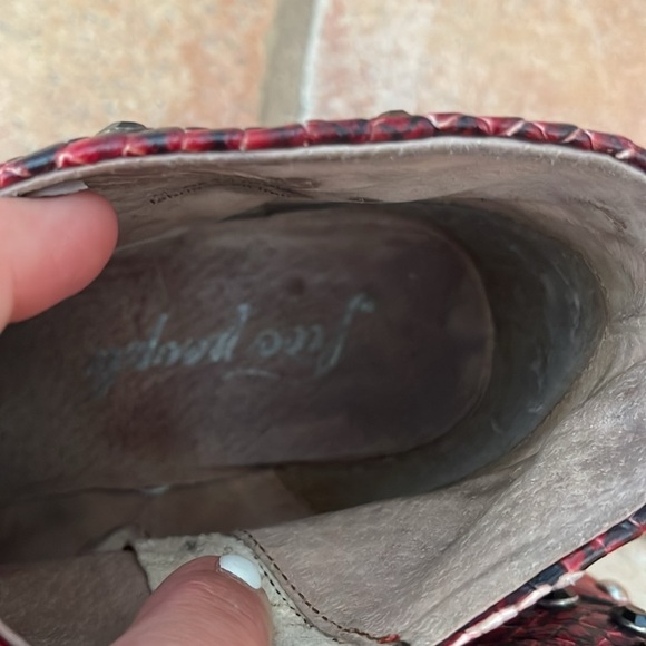 Free People Chasing Cowboys Jewel
Boot Snakeskin western bootie size 41 - Picture 6 of 13